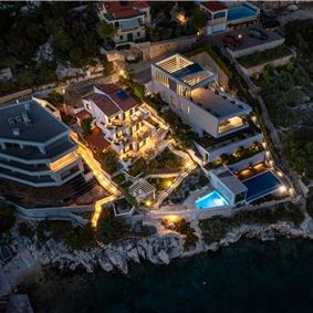 6 Bedroom Waterfront Villa with Pool in Uvala Ljubljeva nr Trogir, Sleeps 12-13