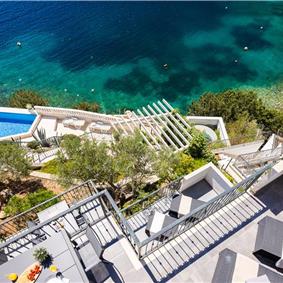 6 Bedroom Waterfront Villa with Pool in Uvala Ljubljeva nr Trogir, Sleeps 12-13