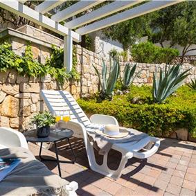6 Bedroom Waterfront Villa with Pool in Uvala Ljubljeva nr Trogir, Sleeps 12-13