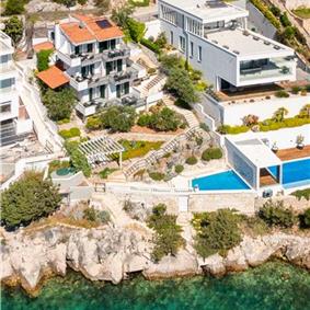 6 Bedroom Waterfront Villa with Pool in Uvala Ljubljeva nr Trogir, Sleeps 12-13