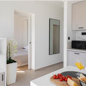 6 Bedroom Waterfront Villa with Pool in Uvala Ljubljeva nr Trogir, Sleeps 12-13