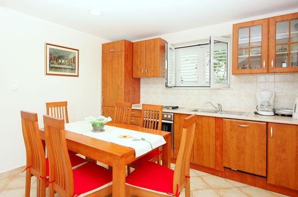 Beachfront villa in Cavtat, photograph 10