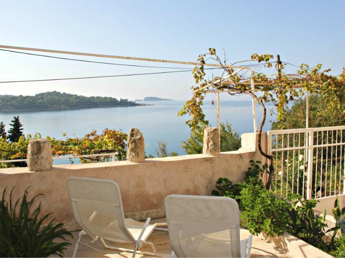 Beachfront villa in Cavtat, photograph 1