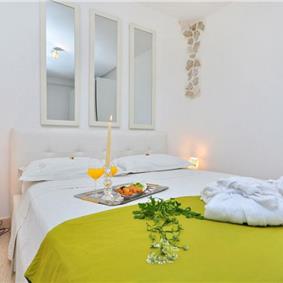  2 Bedroom Villa with Pool and Large Garden in Split, sleeps 4-6