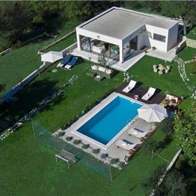  2 Bedroom Villa with Pool and Large Garden in Split, sleeps 4-6