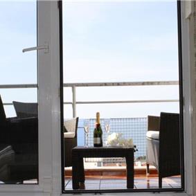 Penthouse apartment in Split city near beach with sea views. Sleeps 6