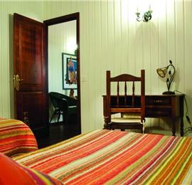 5 Bedroom villa with pool,sleeps 10