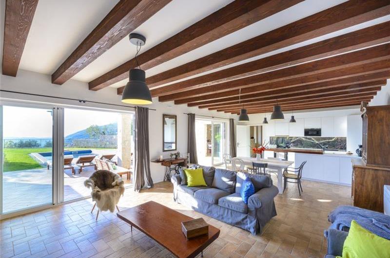 3 Bedroom Villa with Pool and Distant Sea Views near Dubrovnik, sleeps 6