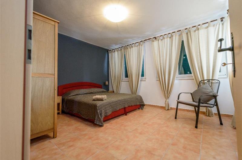 Spacious 3 bed apartment located directly on Brela beach, sleeps 6