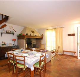 Lovely Spacious 3 Bedroom Villa with Pool and Beautiful Lake Trasimeno Views, Umbria - sleeps 6