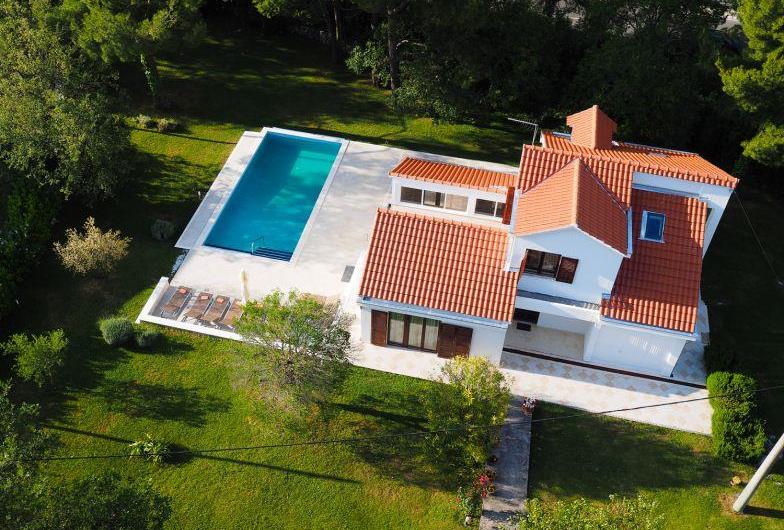 4 Bedroom Villa with Pool and Large Gardens near Dubrovnik, Sleeps 8