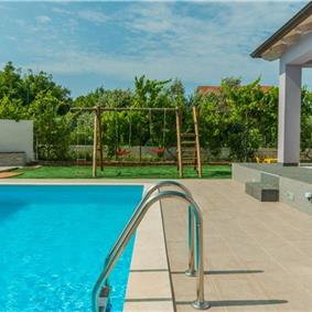5 Bedroom Villa with Pool on outskirts of Pula, sleeps 9