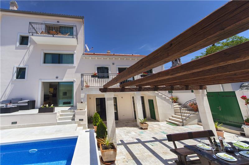 Sea-view villa in Povlja, photograph 25