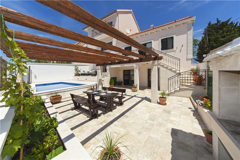 Sea-view villa in Povlja, photograph 26