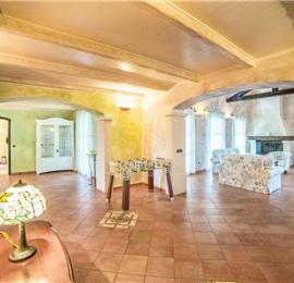 3 Bedroom Elegant Istrian Villa with Pool near Visnjan, sleeps 6-8