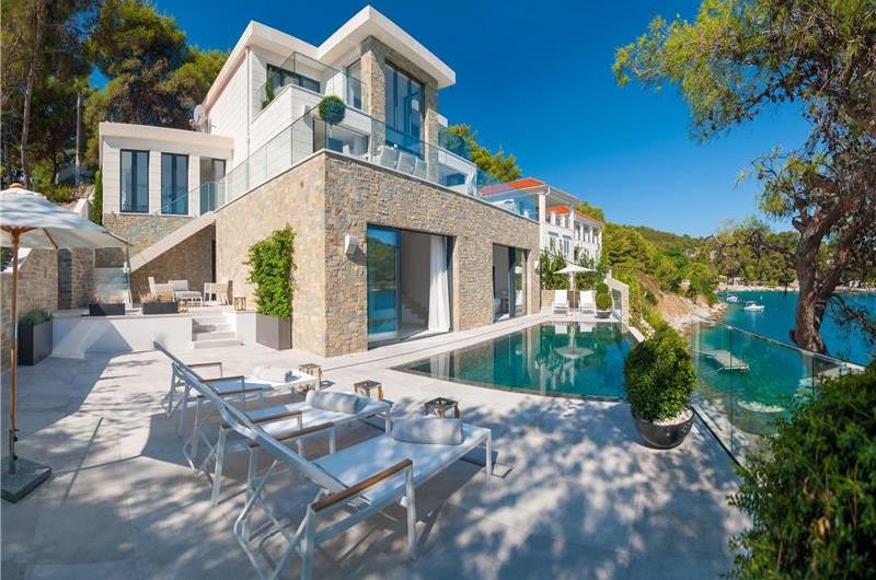 Spectacular 4 Bedroom Luxury Villa with Infinity Pool on Brac Island, sleeps 8
