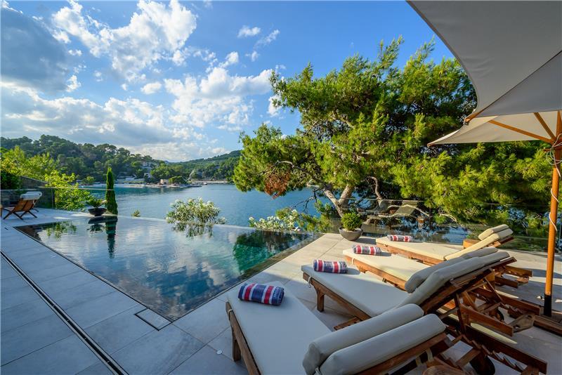 Sea-view villa in Sumartin, photograph 2