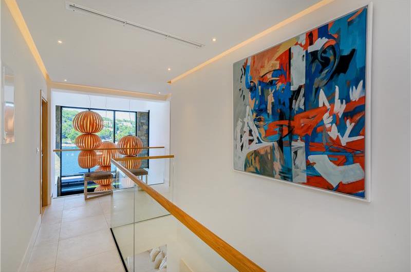 4 Bedroom Villa with Pool, Sumartin, sleeps 8