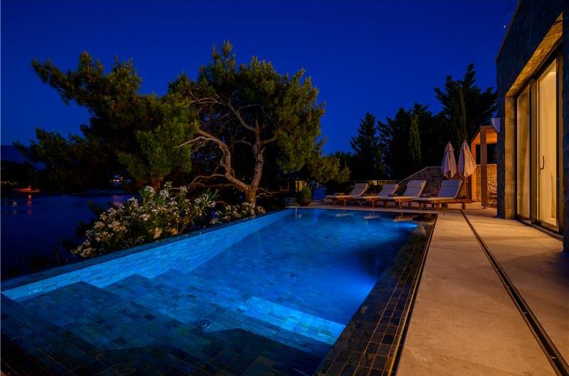 4 Bedroom Villa with Pool, Sumartin, sleeps 8