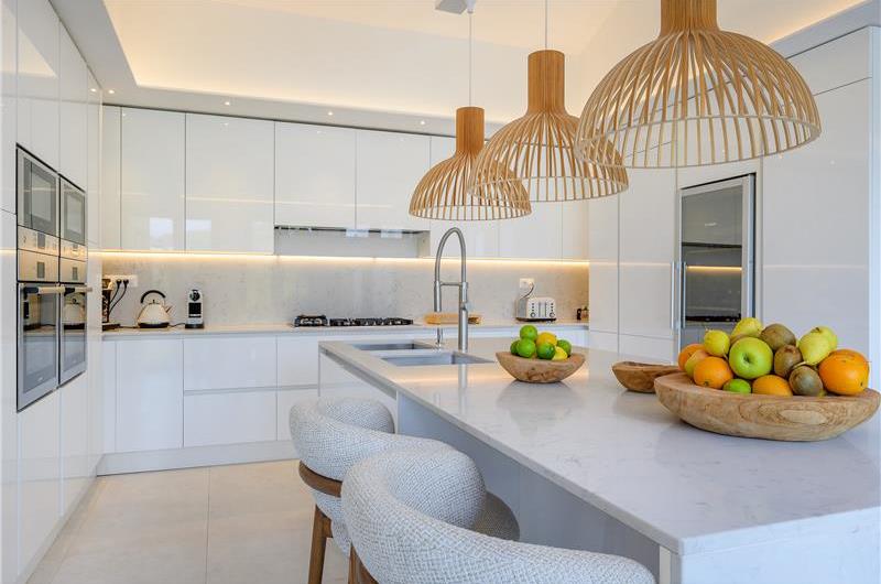 4 Bedroom Villa with Pool, Sumartin, sleeps 8