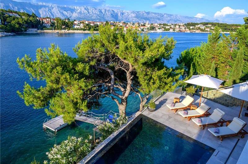 Spectacular 4 Bedroom Luxury Villa with Infinity Pool on Brac Island, sleeps 8