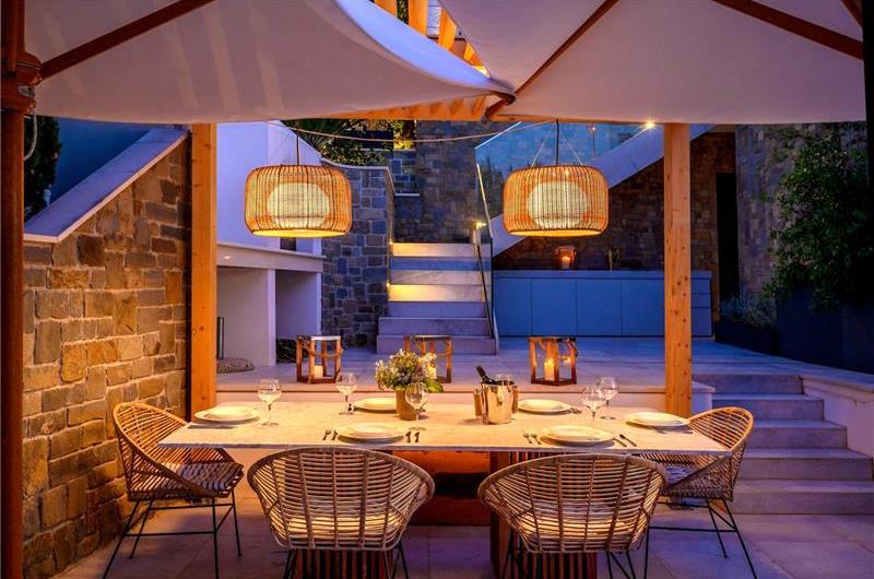Spectacular 4 Bedroom Luxury Villa with Infinity Pool on Brac Island, sleeps 8
