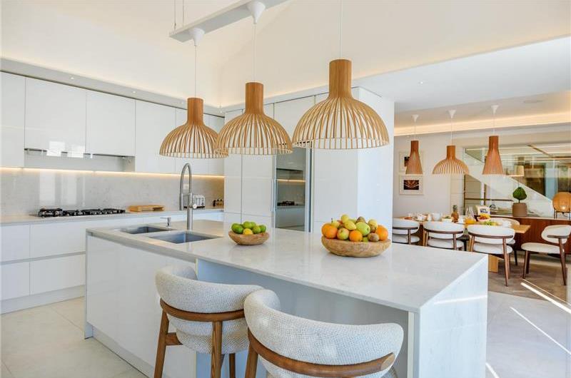 Spectacular 4 Bedroom Luxury Villa with Infinity Pool on Brac Island, sleeps 8