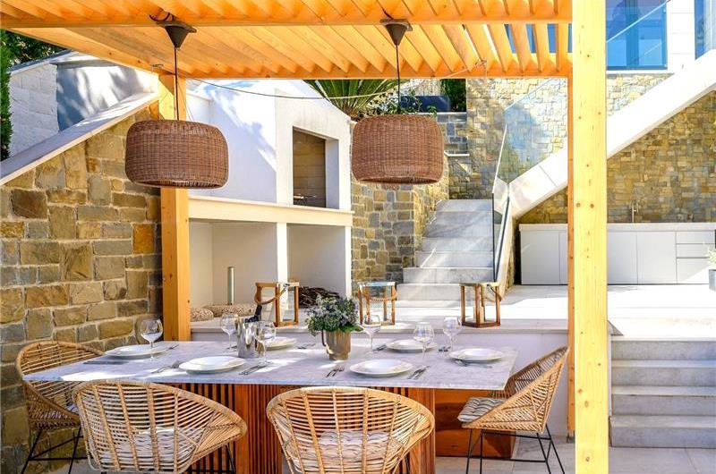 Spectacular 4 Bedroom Luxury Villa with Infinity Pool on Brac Island, sleeps 8