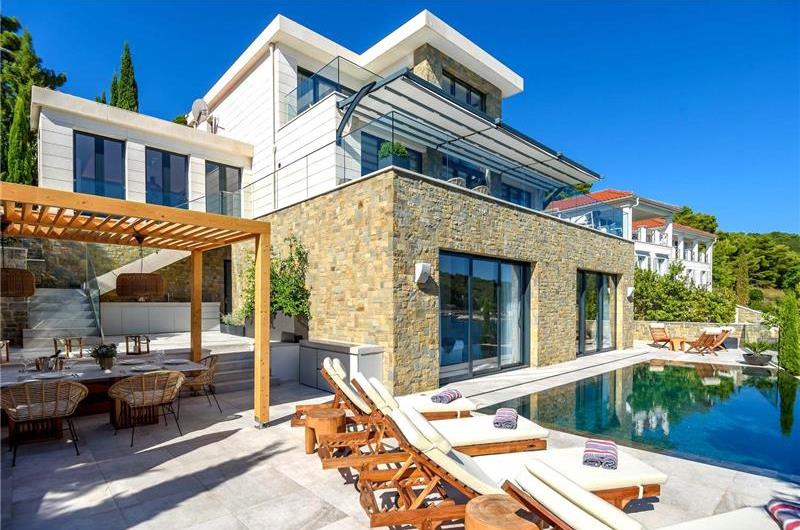 Spectacular 4 Bedroom Luxury Villa with Infinity Pool on Brac Island, sleeps 8
