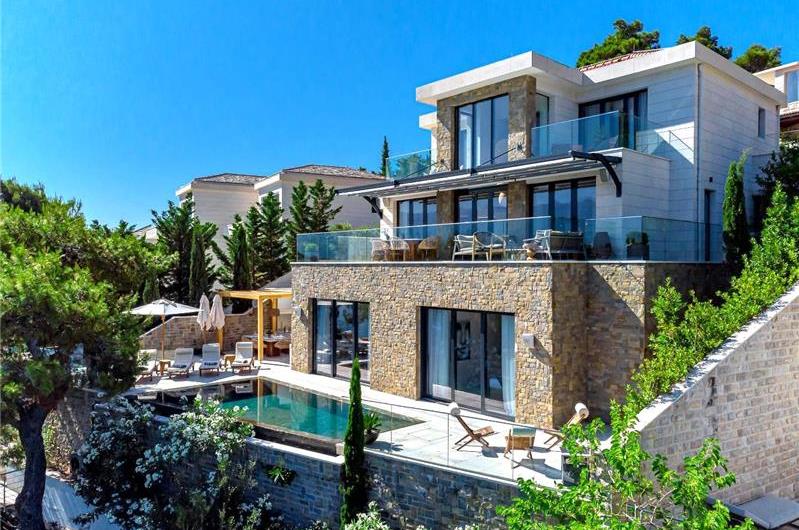 Spectacular 4 Bedroom Luxury Villa with Infinity Pool on Brac Island, sleeps 8