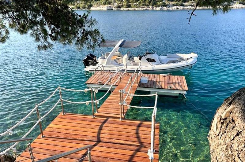 Spectacular 4 Bedroom Luxury Villa with Infinity Pool on Brac Island, sleeps 8