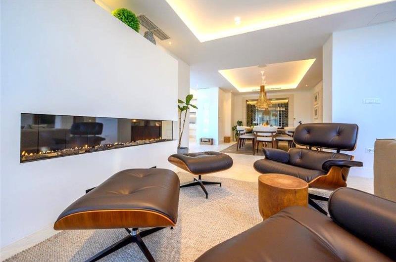 Spectacular 4 Bedroom Luxury Villa with Infinity Pool on Brac Island, sleeps 8