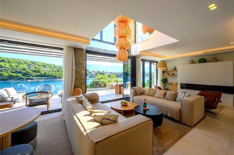 Spectacular 4 Bedroom Luxury Villa with Infinity Pool on Brac Island, sleeps 8