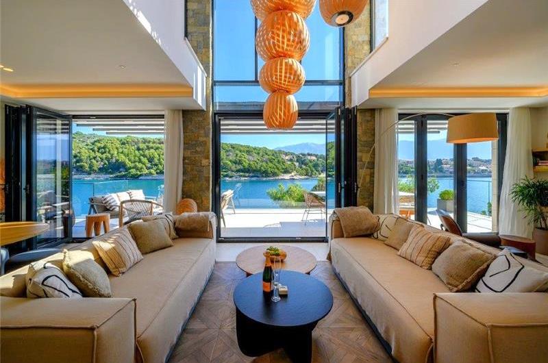 Spectacular 4 Bedroom Luxury Villa with Infinity Pool on Brac Island, sleeps 8