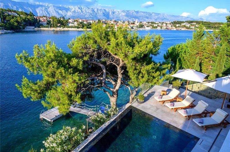 Spectacular 4 Bedroom Luxury Villa with Infinity Pool on Brac Island, sleeps 8