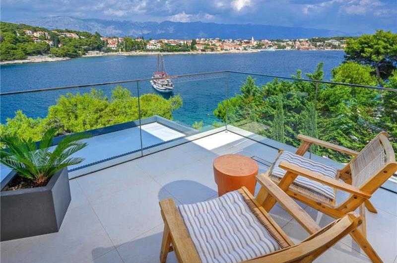 Spectacular 4 Bedroom Luxury Villa with Infinity Pool on Brac Island, sleeps 8