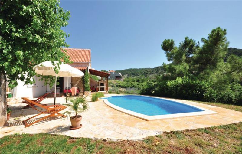 Villa in Nerezisca, photograph 1