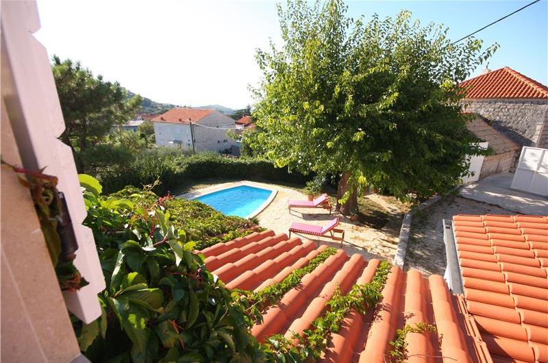 Charming 3 Bedroom Villa with Pool and Countryside Views in Nerezisca, Brac Island
