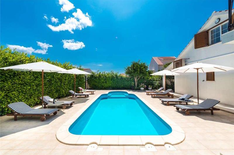Modern 4 bedroom Villa with Pool in Orebic, Peljesac - sleeps 8