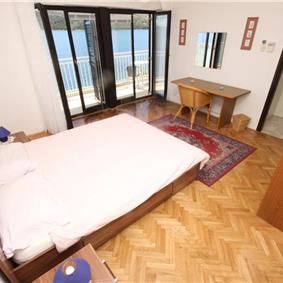3 Bedroom Sea Front Apartment near Trogir sleeps 6-7