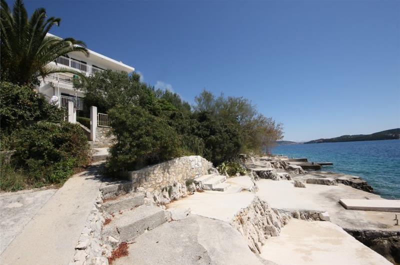 5 Bedroom Sea Front Villa near Trogir sleeps 10-11