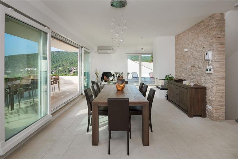Sea-view villa in Pucisca, photograph 6