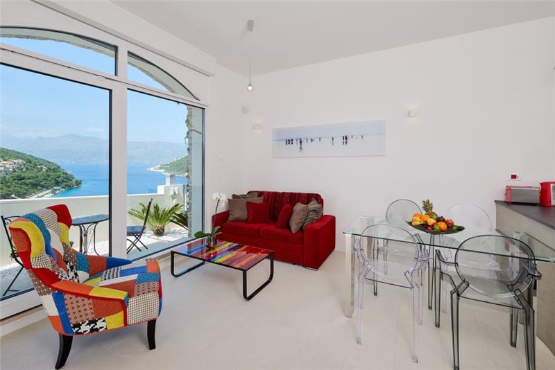 Sea-view villa in Pucisca, photograph 11