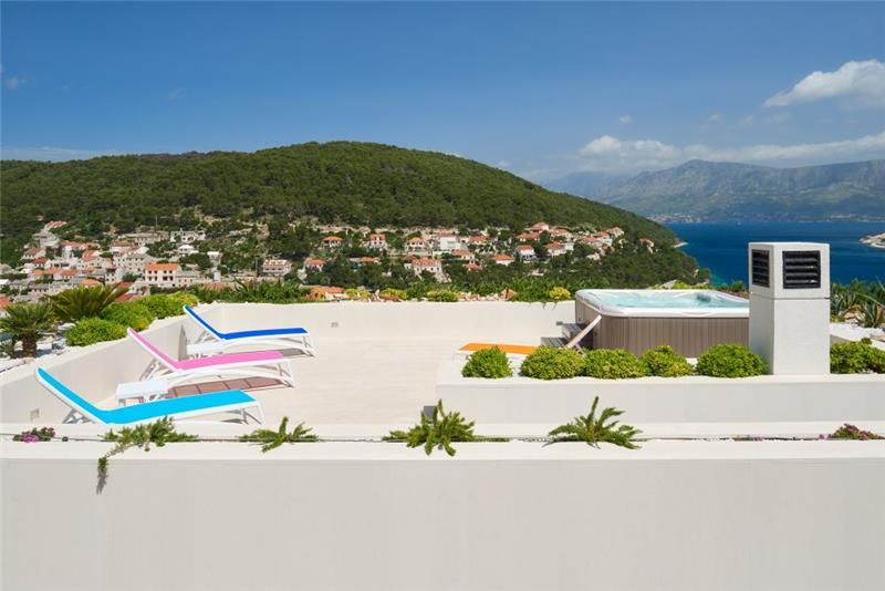 Sea-view villa in Pucisca, photograph 18
