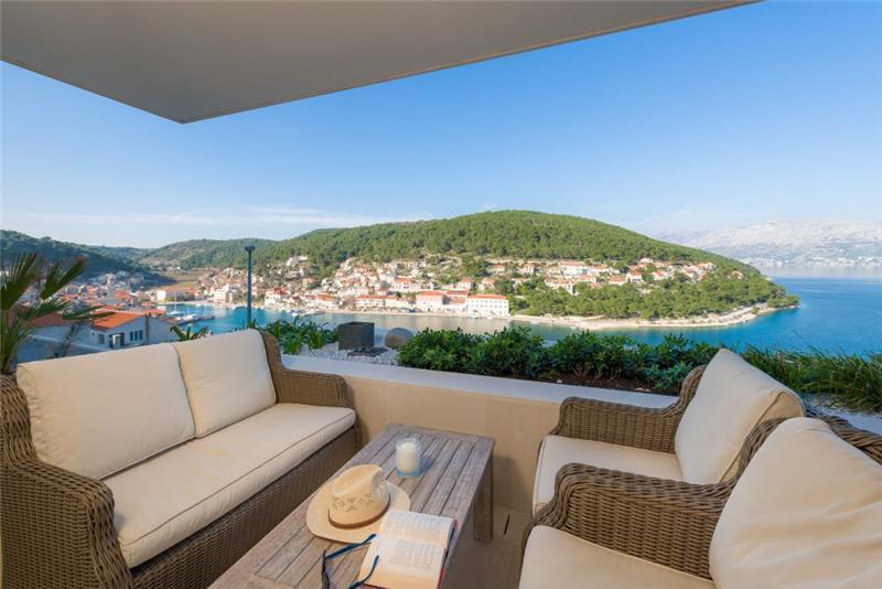 Sea-view villa in Pucisca, photograph 26