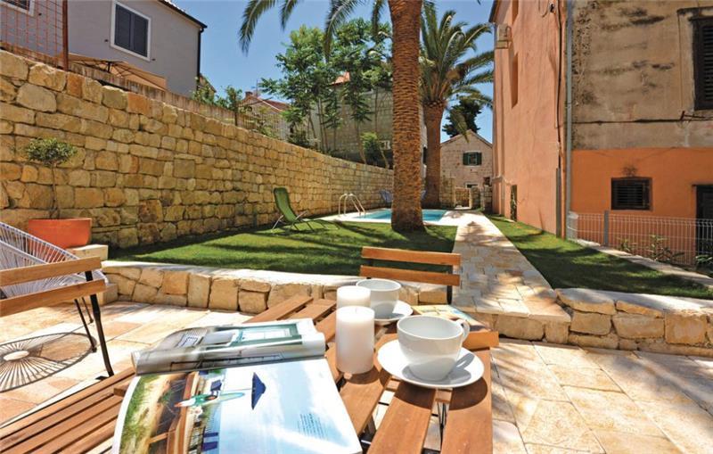 Villa in Split, photograph 3
