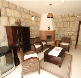 Spacious 5 bedroom villa with Pool in Gruz-Lapad, Sleeps 9