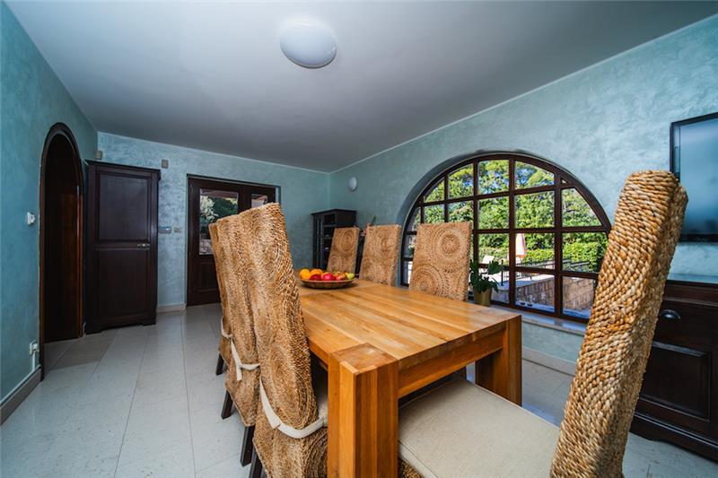 Beachfront villa in Gruz-Lapad, photograph 22