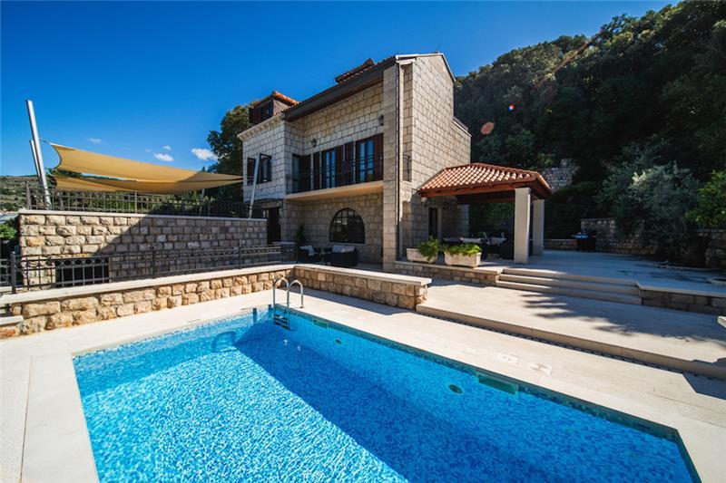 Beachfront villa in Gruz-Lapad, photograph 1