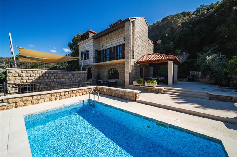 Spacious 5 bedroom villa with Pool in Gruz-Lapad, Sleeps 9